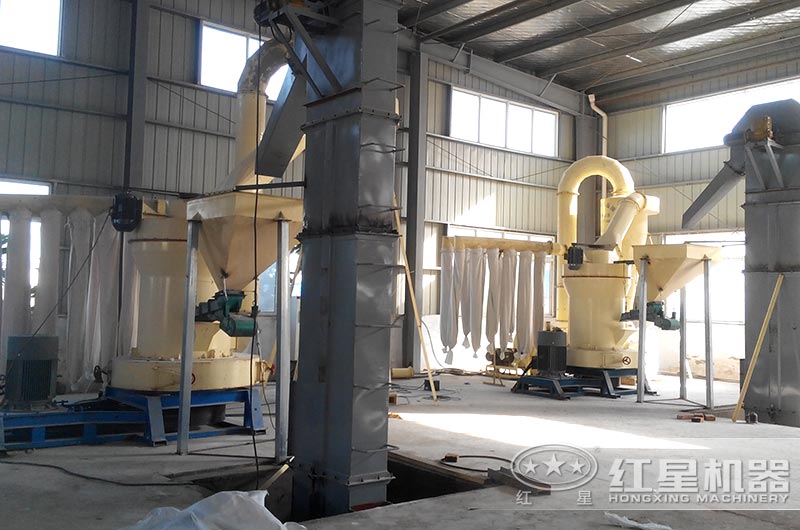 白云石磨粉生產現場