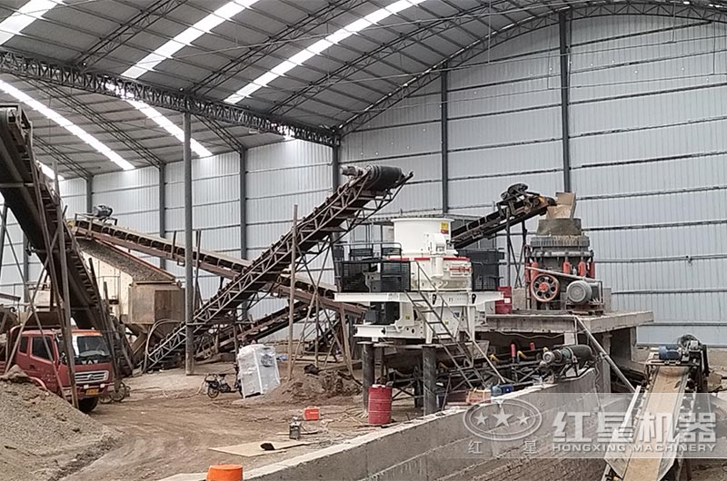 花崗巖洞渣破碎制砂現(xiàn)場(chǎng)