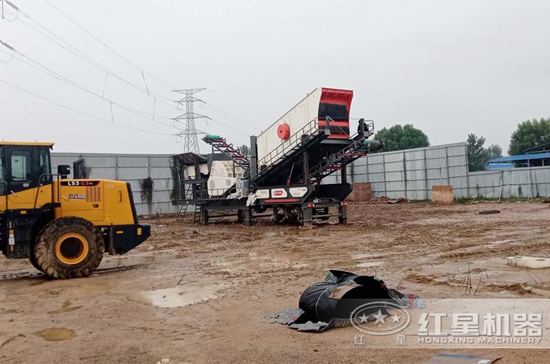 重錘破移動建筑垃圾粉碎機現(xiàn)場