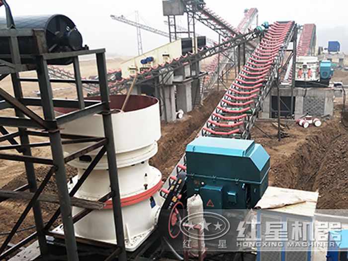 時(shí)產(chǎn)2000噸單缸圓錐碎石機(jī)現(xiàn)場