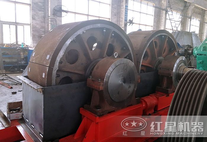 對(duì)輥式粉碎機(jī)內(nèi)部磨輥