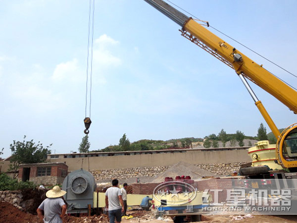 閃長(zhǎng)巖加工設(shè)備現(xiàn)場(chǎng)