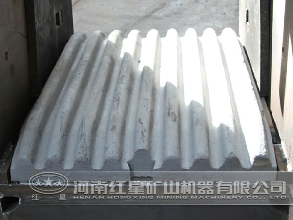 顎式破碎機動鄂