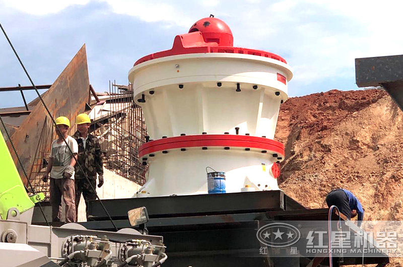 圓錐破碎機(jī)破碎現(xiàn)場(chǎng)