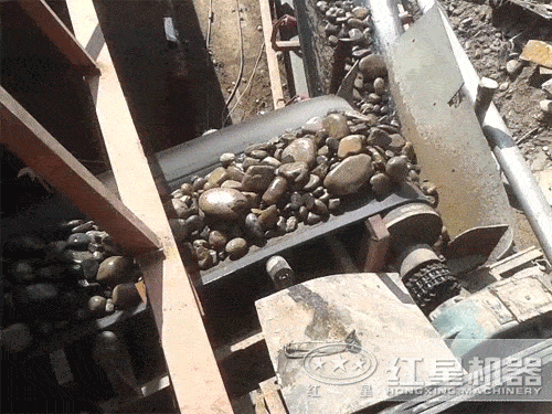 圓錐破碎機(jī)破碎河卵石