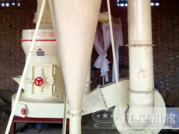 滑石磨粉機現(xiàn)場圖 滑石磨粉機現(xiàn)場圖