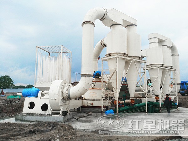 滑石磨粉機現(xiàn)場作業(yè)圖 滑石磨粉機現(xiàn)場作業(yè)圖