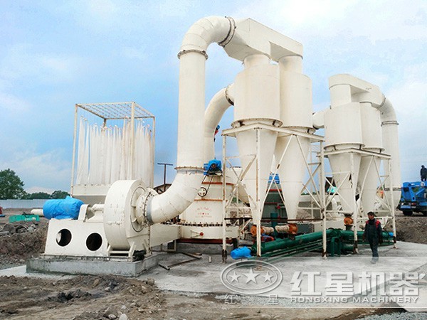 800目石灰石超細(xì)磨粉機(jī)現(xiàn)場(chǎng)作業(yè)圖 800目石灰石超細(xì)磨粉機(jī)現(xiàn)場(chǎng)作業(yè)圖