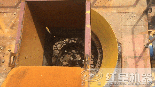 圓錐式石頭破碎機(jī)進(jìn)料口展示 圓錐式石頭破碎機(jī)進(jìn)料口展示