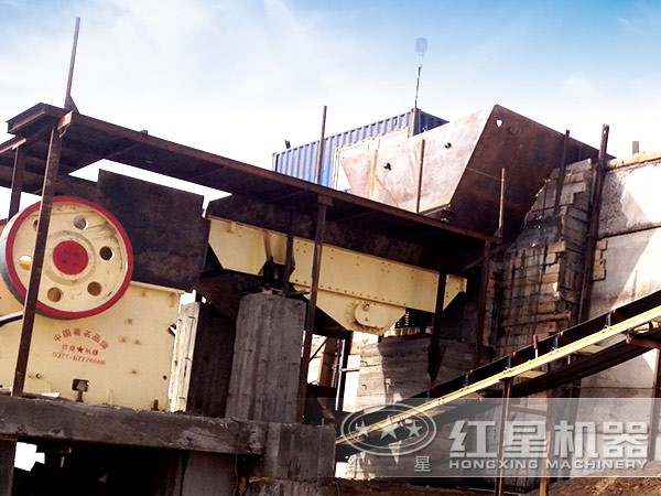 320x1000破碎機(jī)作業(yè)現(xiàn)場(chǎng)