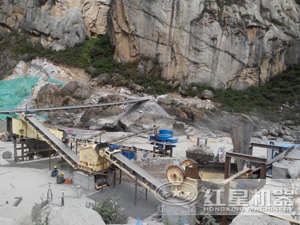 新型破碎設(shè)備生產(chǎn)現(xiàn)場圖