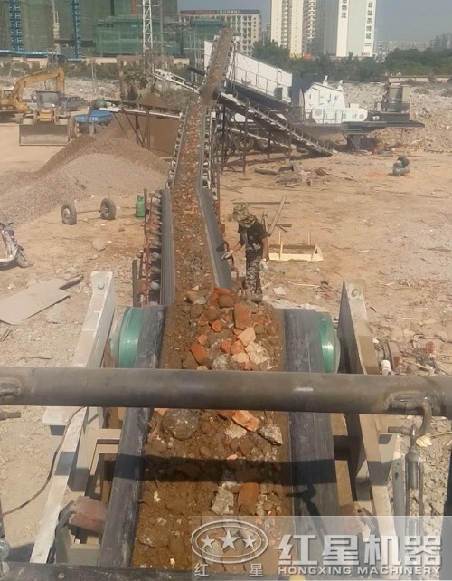 固體廢物破碎現(xiàn)場(chǎng) 固體廢物破碎現(xiàn)場(chǎng)