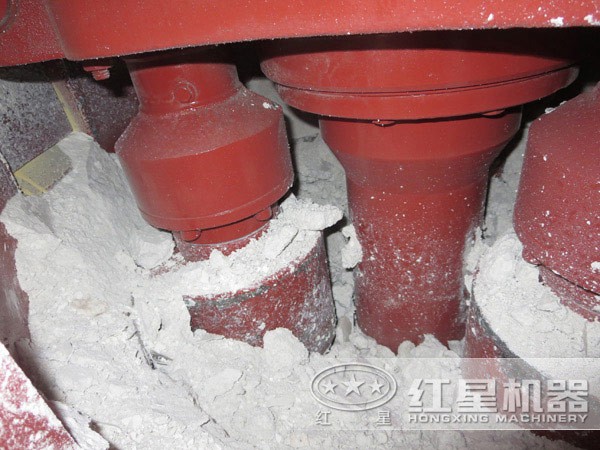 碳酸鈣磨粉機(jī)內(nèi)部