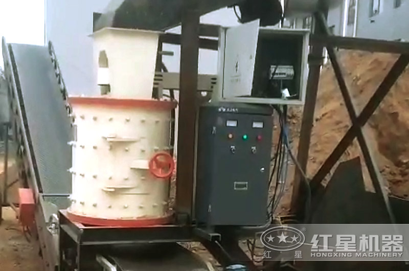 復(fù)合式破碎機現(xiàn)場