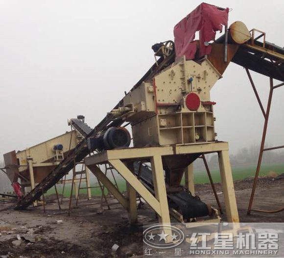 細(xì)碎機(jī)現(xiàn)場(chǎng)作業(yè)圖