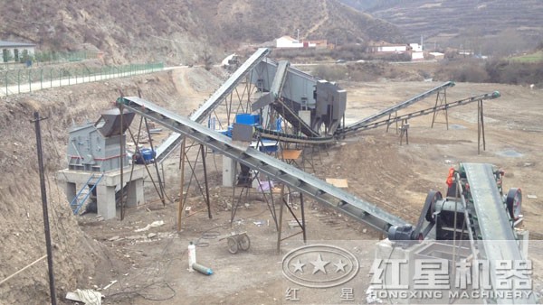 反擊式破碎機安裝現(xiàn)場 反擊式破碎機安裝現(xiàn)場