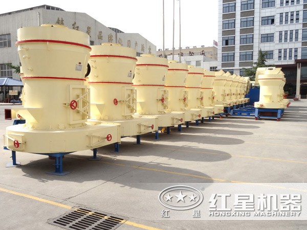 廠區(qū)排列整齊的5R立式磨粉機(jī)