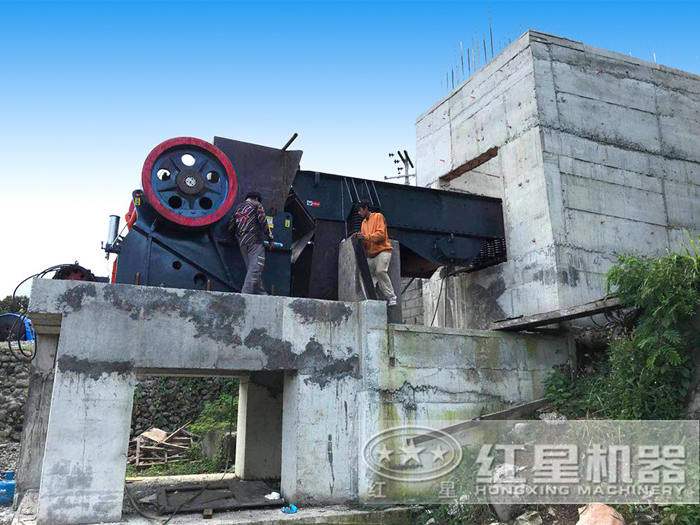 鄂式破碎機(jī)