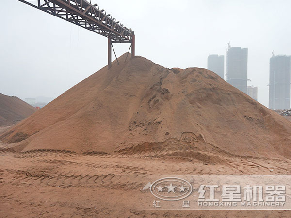 人工制砂現(xiàn)場 人工制砂現(xiàn)場