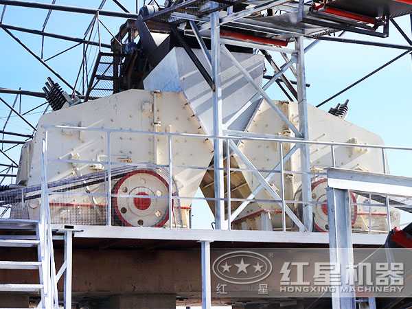 時(shí)產(chǎn)200噸河卵石破裂機(jī)碎石機(jī)現(xiàn)場(chǎng)圖 時(shí)產(chǎn)200噸河卵石破裂機(jī)碎石機(jī)現(xiàn)場(chǎng)圖