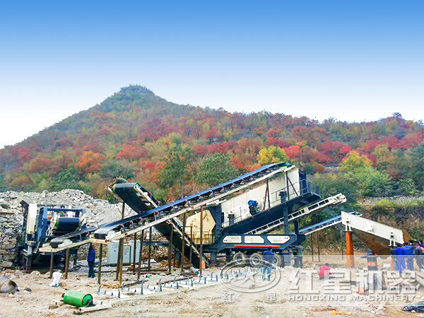 時(shí)產(chǎn)280噸流動(dòng)磕石機(jī)現(xiàn)場(chǎng)圖