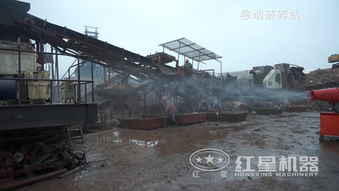 移動式建筑垃圾破碎機(jī)