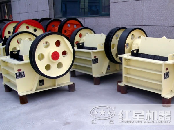 小型PE-150×250顎破機(jī)廠區(qū)圖