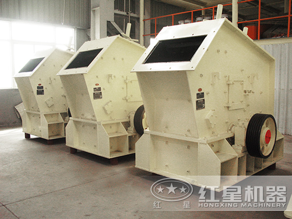 500噸/時(shí)PF反擊式碎石機(jī)廠區(qū)排列整齊圖