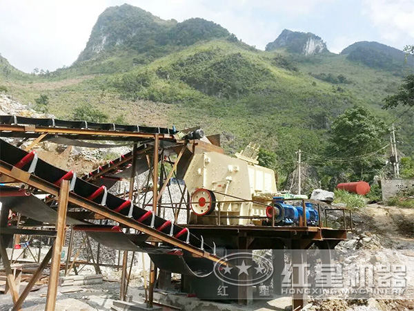 礦山PF碎石機(jī)_打石機(jī)作業(yè)現(xiàn)場