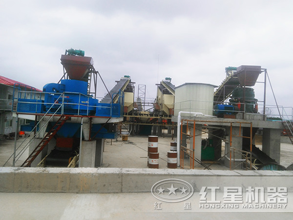 風(fēng)化石制砂生產(chǎn)線現(xiàn)場(chǎng)