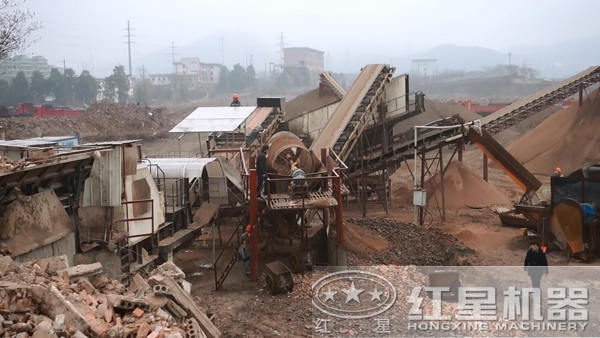 移動破碎機(jī)用于破碎建筑垃圾 移動破碎機(jī)用于破碎建筑垃圾