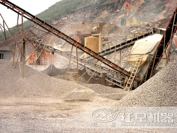 復(fù)合式碎石機(jī)現(xiàn)場(chǎng)作業(yè)圖