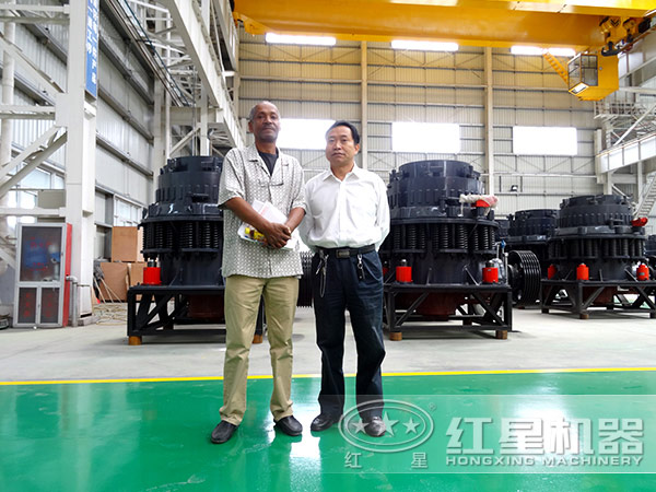紅星機(jī)器圓錐破碎機(jī)車(chē)間