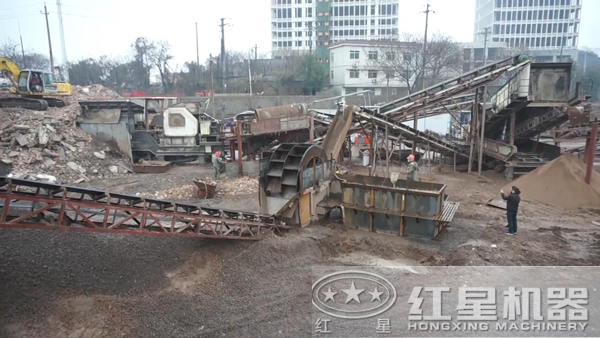 建筑垃圾破碎與洗選現(xiàn)場(chǎng)