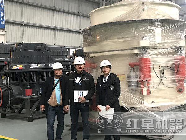 1000t/hHXGYS全液壓圓錐破碎機(jī)客戶車間參觀