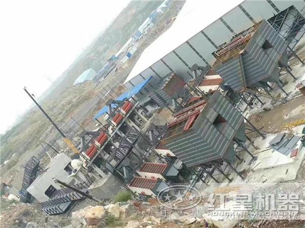 時產(chǎn)1500噸重錘式破碎石料生產(chǎn)線設(shè)備現(xiàn)場配置 時產(chǎn)1500噸重錘式破碎石料生產(chǎn)線設(shè)備現(xiàn)場配置