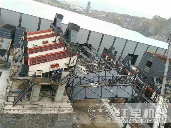時產(chǎn)1500噸重錘式破碎石料生產(chǎn)線設(shè)備現(xiàn)場 時產(chǎn)1500噸重錘式破碎石料生產(chǎn)線設(shè)備現(xiàn)場