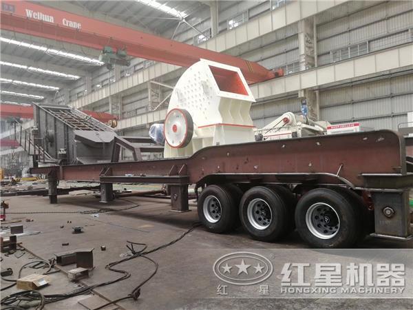 破碎篩分給料三合一移動破碎生產(chǎn)線正在組裝 破碎篩分給料三合一移動破碎生產(chǎn)線正在組裝