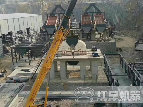 800t/h山石子碎石機現(xiàn)場作業(yè)圖 800t/h山石子碎石機現(xiàn)場作業(yè)圖