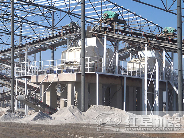 砂石廠600t/h石頭破碎機(jī)現(xiàn)場(chǎng)作業(yè)圖 砂石廠600t/h石頭破碎機(jī)現(xiàn)場(chǎng)作業(yè)圖