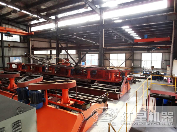 立方鉛鋅礦浮選機(jī)現(xiàn)場作業(yè)