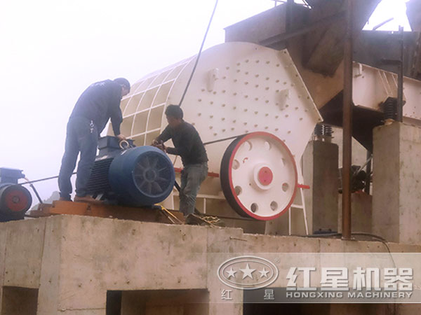 鐵礦石PCZ17116碎石機(jī)現(xiàn)場作業(yè)圖