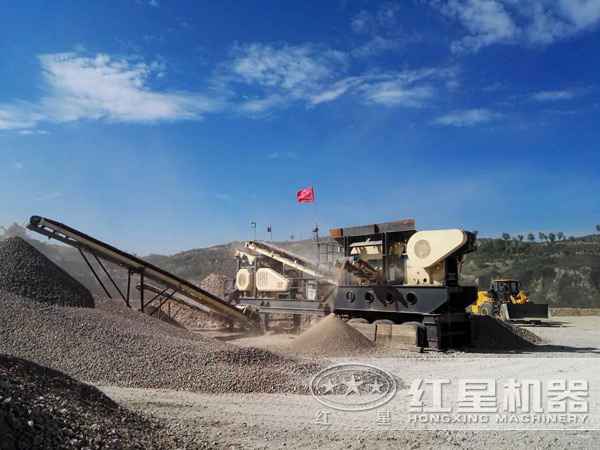 石頭打成粉移動(dòng)破碎機(jī)現(xiàn)場(chǎng)圖 石頭打成粉移動(dòng)破碎機(jī)現(xiàn)場(chǎng)圖