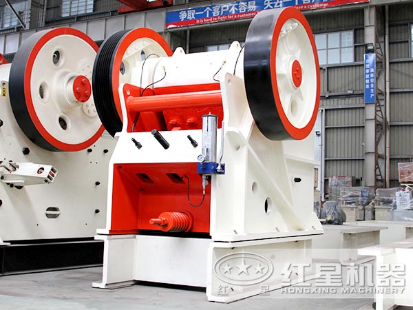 固定式煤矸石鄂式粉碎機(jī) 固定式煤矸石鄂式粉碎機(jī)