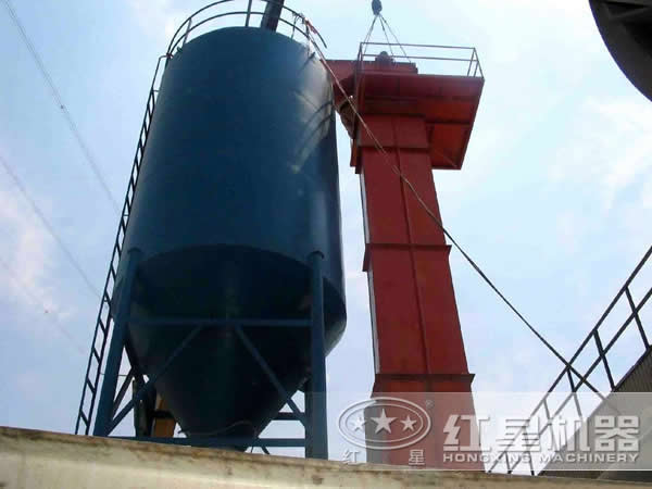 斗式提升機(jī)現(xiàn)場(chǎng)作業(yè) 斗式提升機(jī)現(xiàn)場(chǎng)作業(yè)