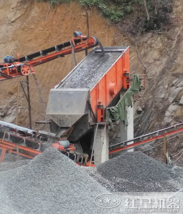 花崗巖下腳料制砂生產(chǎn)線現(xiàn)場(chǎng)