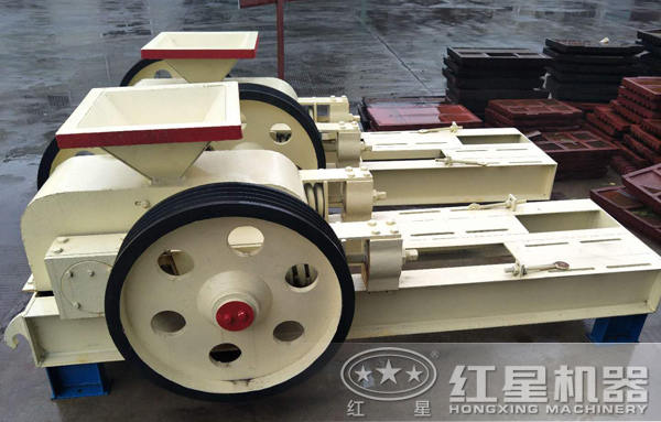 單電機(jī)對輥式粉碎機(jī) 單電機(jī)對輥式粉碎機(jī)