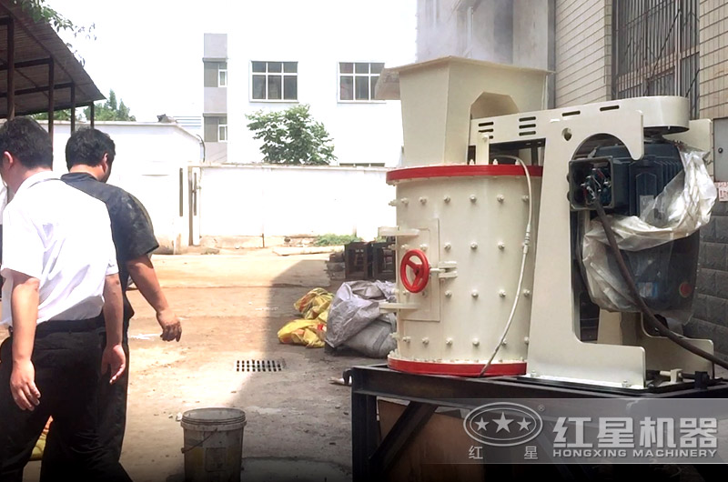 復(fù)合式破碎機廠區(qū)試機