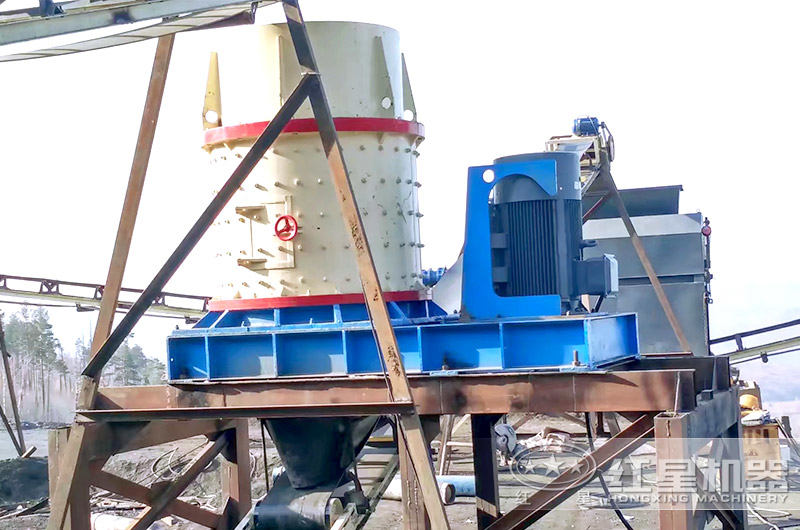 復(fù)合式破碎機現(xiàn)場安裝中