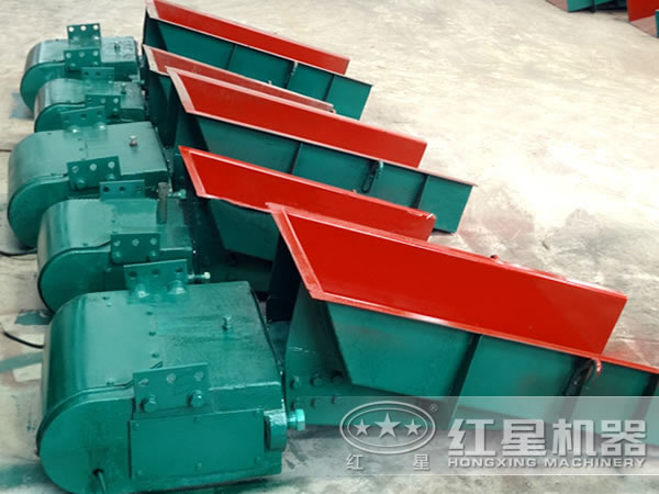 煤矸石電磁給料機(jī)廠區(qū)排列整齊圖 煤矸石電磁給料機(jī)廠區(qū)排列整齊圖